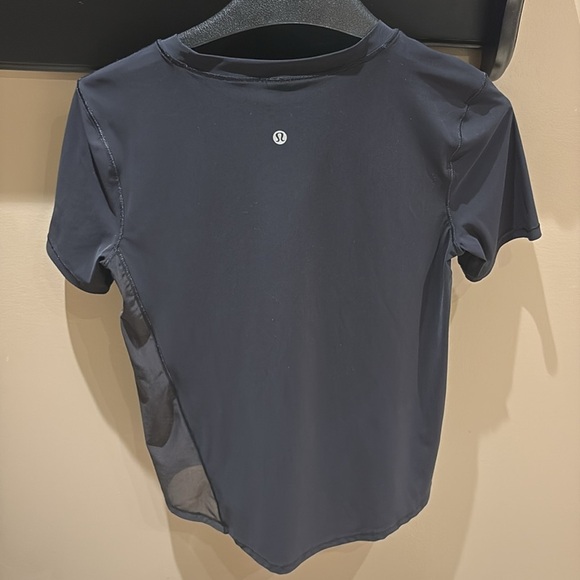 Lululemon shortsleeve top - Picture 4 of 5